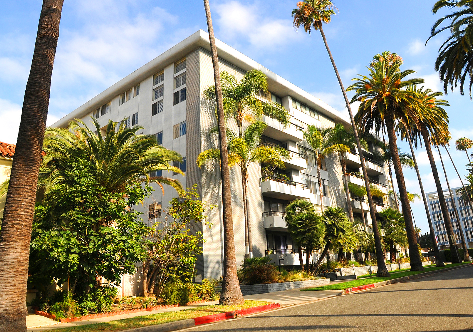 121 S PALM DR #502